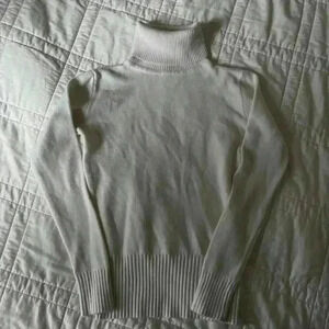 Knit white minimalist turtleneck sweater women’s small warm cozy chic